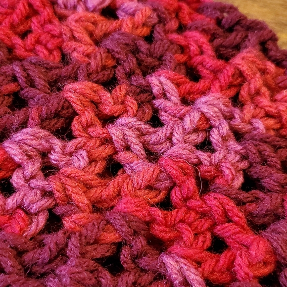 NWT BEAUTIFUL CRUSHED BERRY COLOR HANDMADE CROCHET SCARF  #1036 - Picture 5 of 6